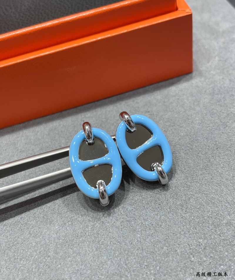 H**me5 earrings